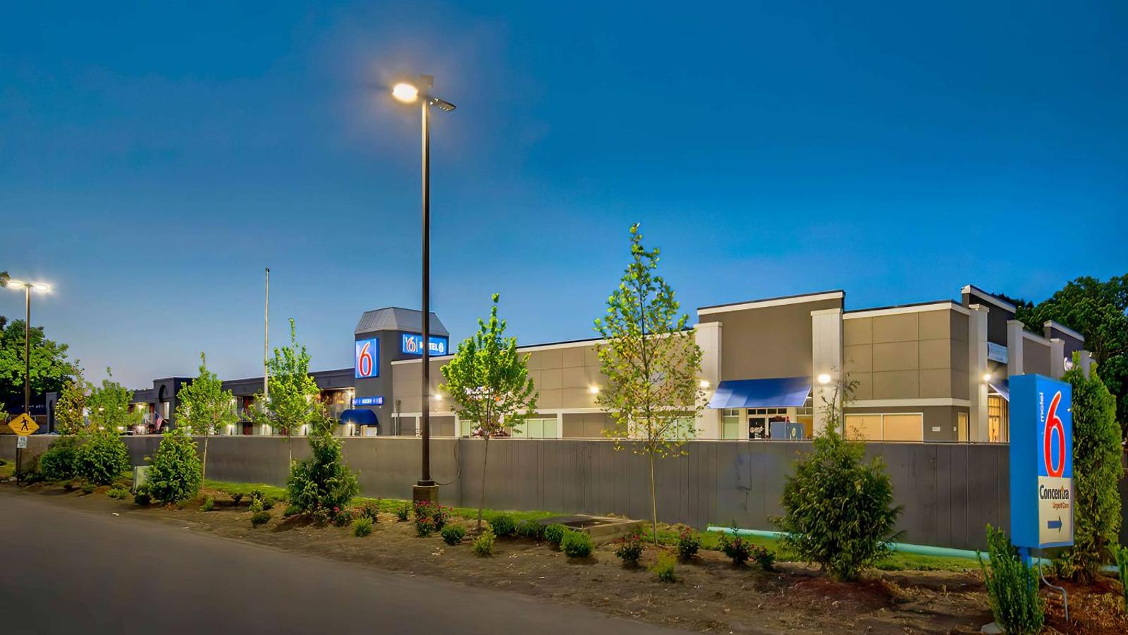 Motel 6 Louisville Ky- Airport/ Fair Expo Main image 1